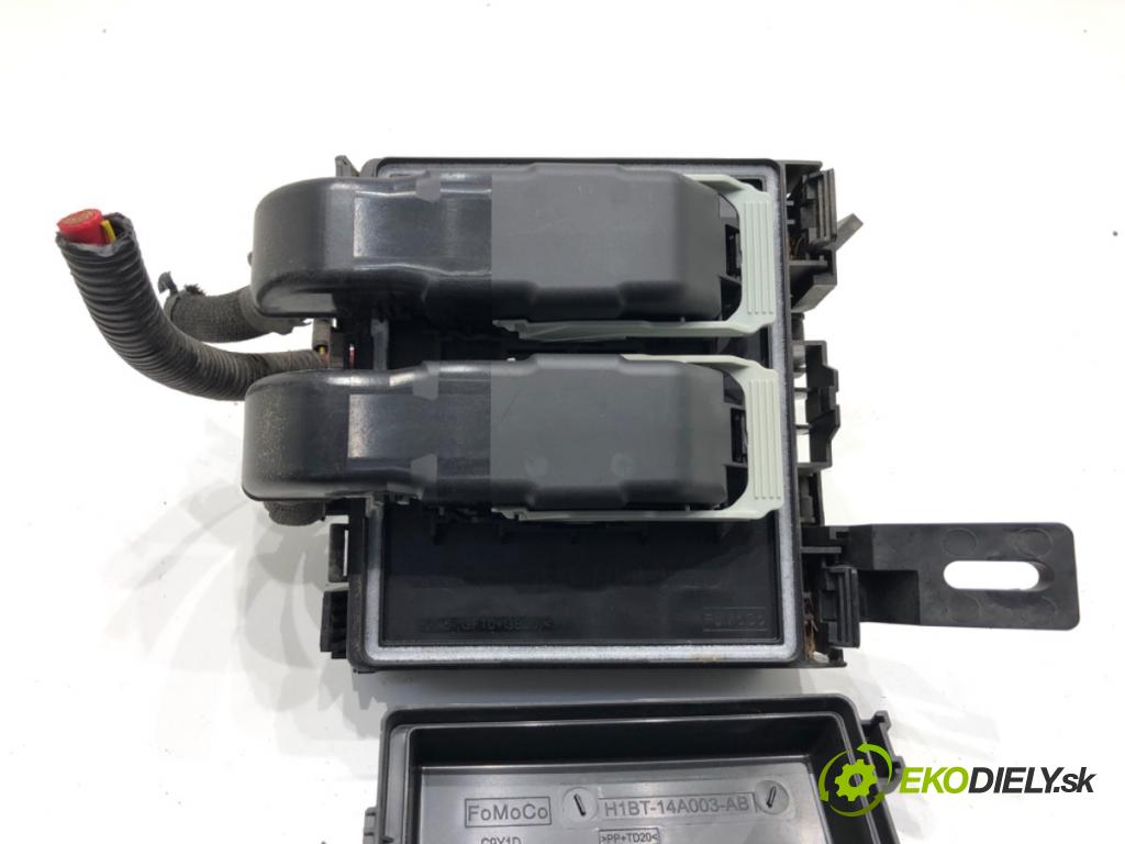 FORD FIESTA MK8 liftback 2021 55 kW 1.1 Ti-VCT 1084 Skrinka poistková L1BT-14D068-GAC (Poistková skrinka)