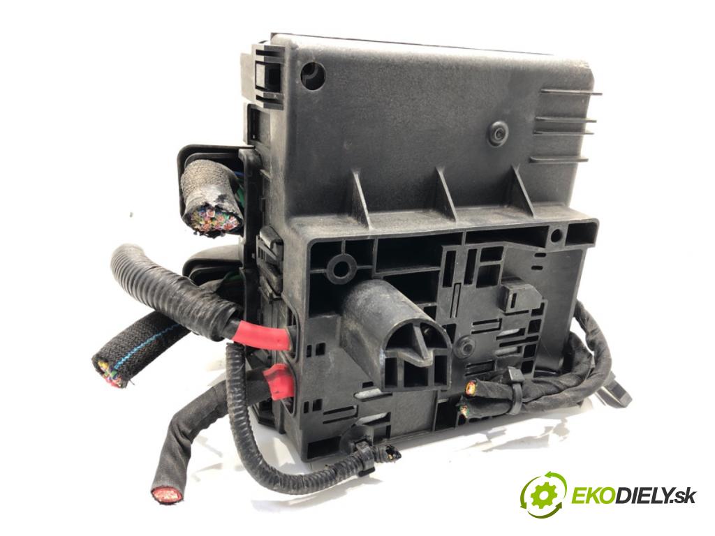 FORD FIESTA MK8 liftback 2021 55 kW 1.1 Ti-VCT 1084 Skrinka poistková L1BT-14D068-GAC (Poistková skrinka)