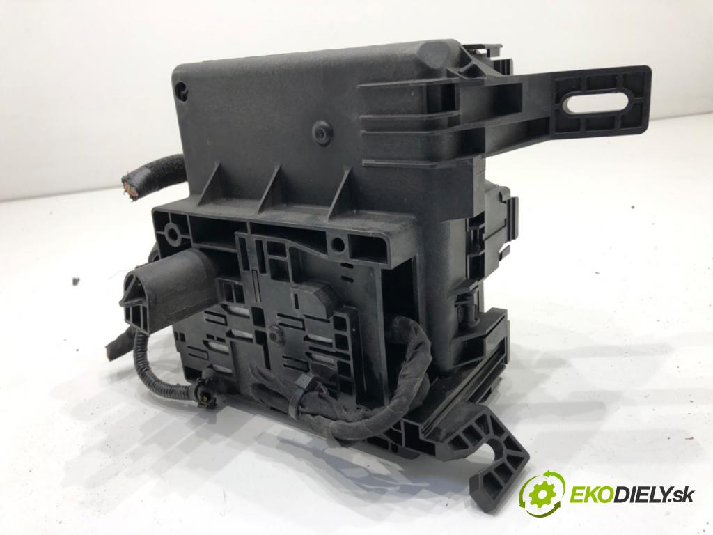 FORD FIESTA MK8 liftback 2021 55 kW 1.1 Ti-VCT 1084 Skrinka poistková L1BT-14D068-GAC (Poistková skrinka)