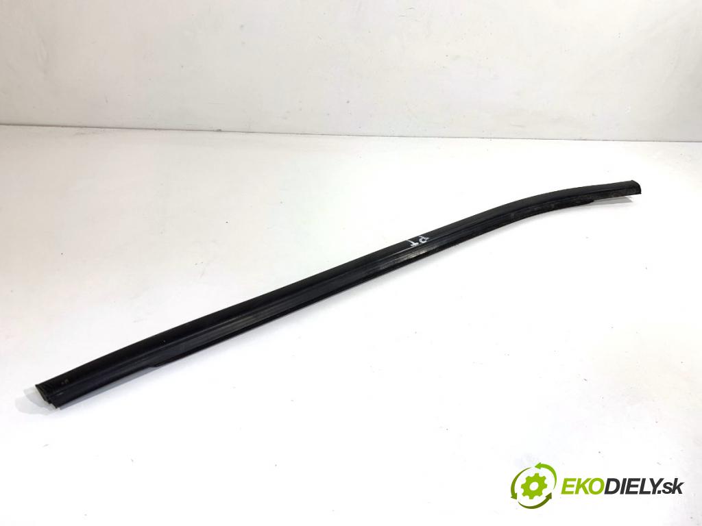 FORD FIESTA MK8 liftback 2021 55 kW 1.1 Ti-VCT 1084 Lišta Sbírání: zad pravy 