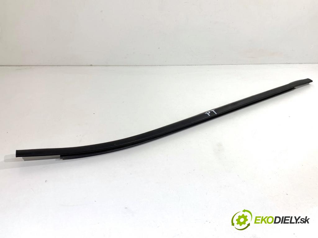 FORD FIESTA MK8 liftback 2021 55 kW 1.1 Ti-VCT 1084 Lišta Sbírání: zad pravy