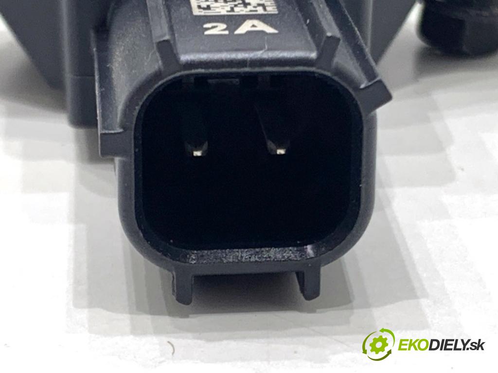 FORD FIESTA MK8 liftback 2021 55 kW 1.1 Ti-VCT 1084 snímač nárazu GN15-14C676-AA (Snímač nárazu)