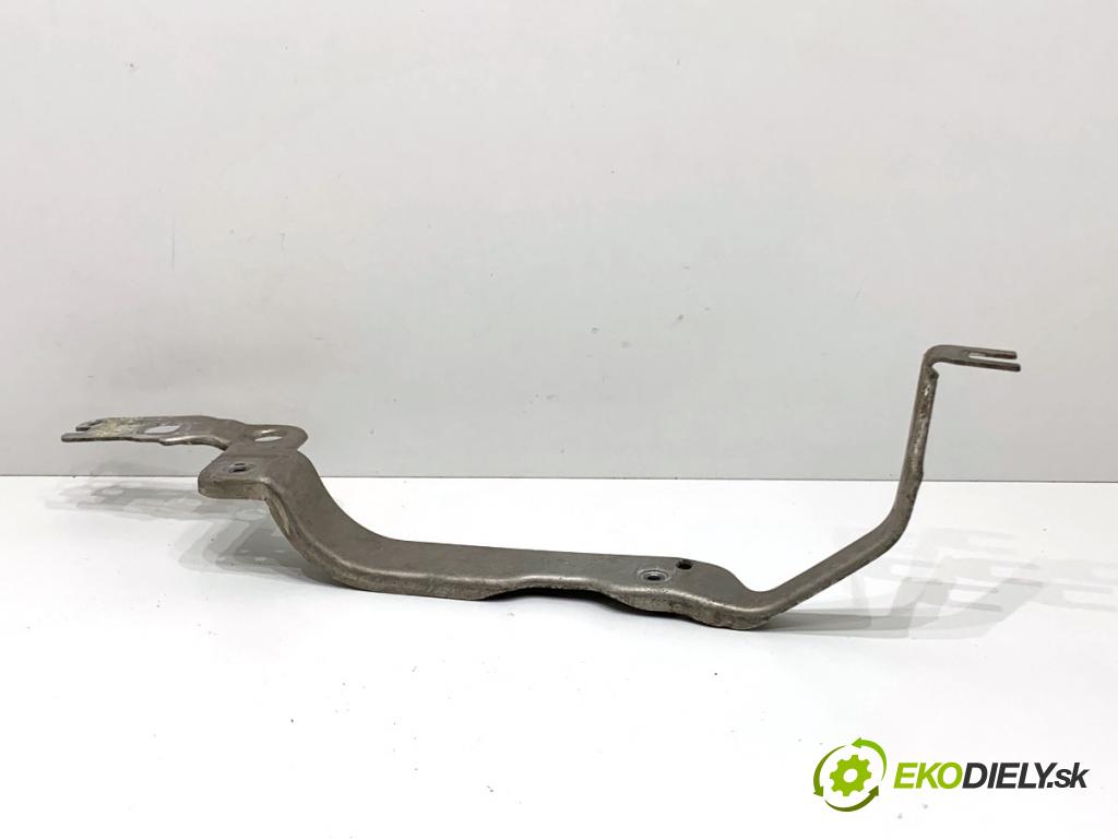 AUDI A6 C7 Kombi 2012 120 kW 2.0 TDI 1968 Uchytenie držiak blatníka pravy predný 4G0807592B