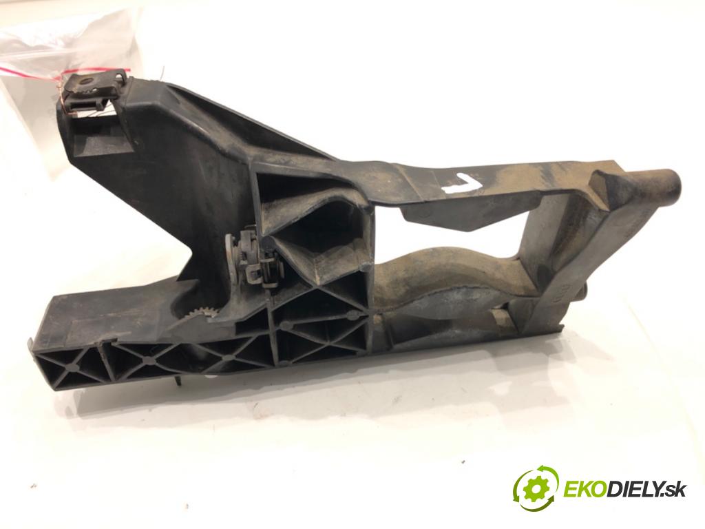 AUDI A6 C7 Kombi 2012 120 kW 2.0 TDI 1968 Úchyt Uchytenie svetla ľavy 4G0805607