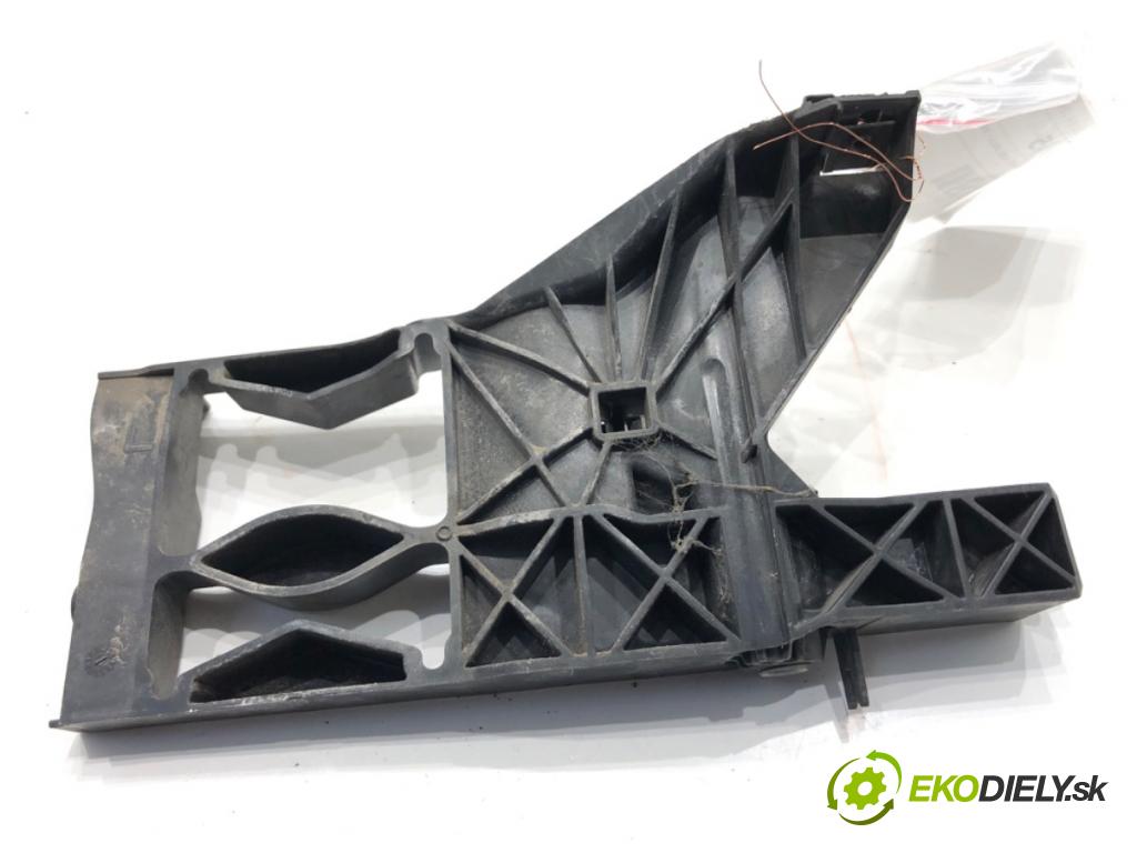 AUDI A6 C7 Kombi 2012 120 kW 2.0 TDI 1968 Úchyt Uchytenie svetla ľavy 4G0805607