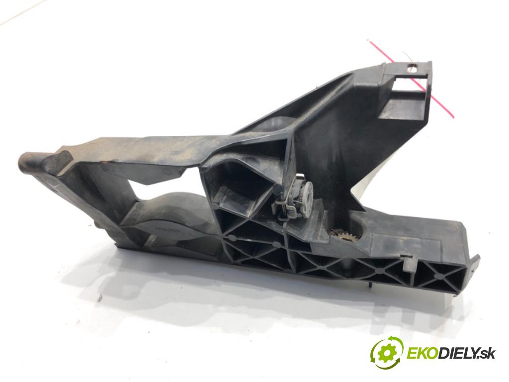 AUDI A6 C7 Kombi 2012 120 kW 2.0 TDI 1968 Úchyt Uchytenie svetla pravy 4G0805608