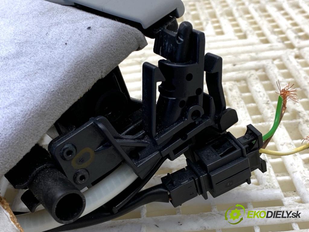 AUDI A8 D4 sedan 2015 368 kW 6.3 W12 quattro 6299 Roleta kufra Pláto 4H4863412E