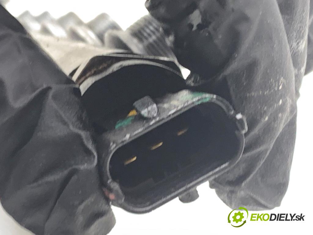 NISSAN QASHQAI J11 SUV 2014 96 kW 1.6 dCi 1598 Lišta vstrekovacia 175216420R (Vstrekovacia lišta)