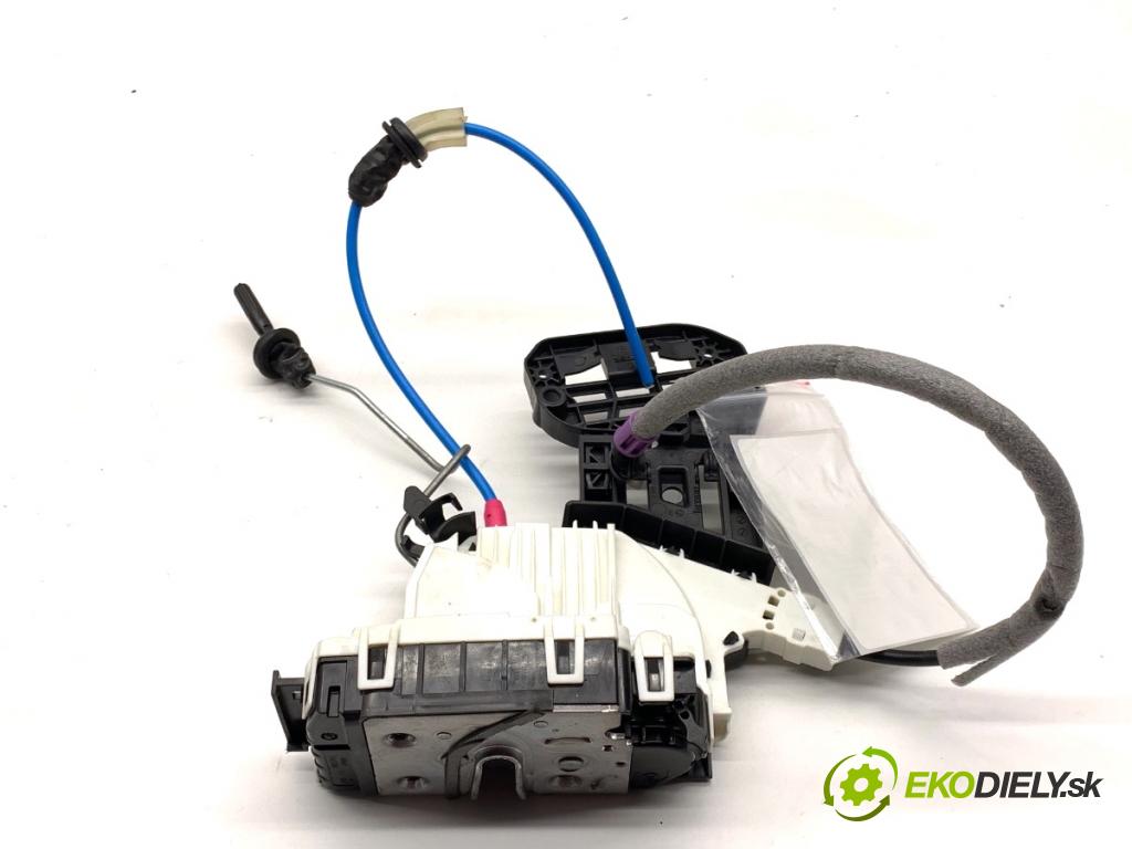 MERCEDES-BENZ KLASA GLA SUV 2017 100 kW GLA 200 CDI 4-matic (156.902) 2143 zámok Dvere pravy zad A2047302835