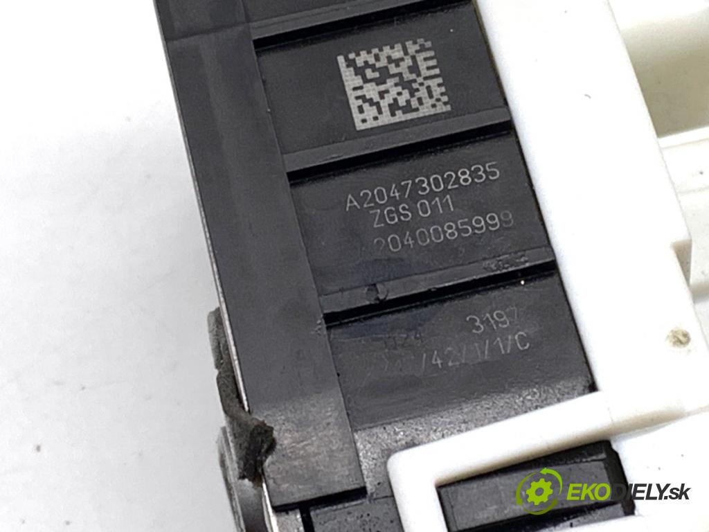 MERCEDES-BENZ KLASA GLA SUV 2017 100 kW GLA 200 CDI 4-matic (156.902) 2143 zámok Dvere pravy zad A2047302835