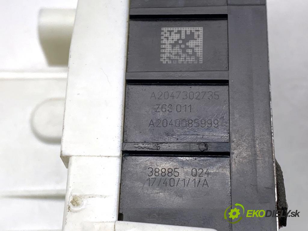 MERCEDES-BENZ KLASA GLA SUV 2017 100 kW GLA 200 CDI 4-matic (156.902) 2143 zámok Dvere ľavy zad A2047302735