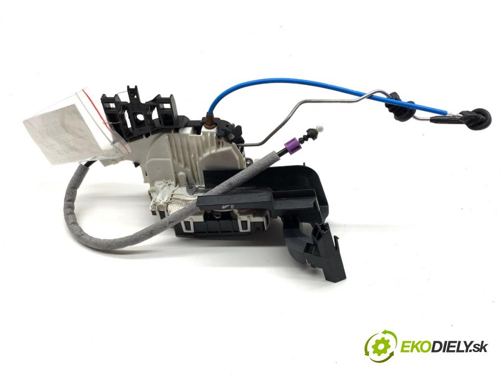 MERCEDES-BENZ KLASA GLA SUV 2017 100 kW GLA 200 CDI 4-matic (156.902) 2143 zámok Dvere ľavy predný 1667200135