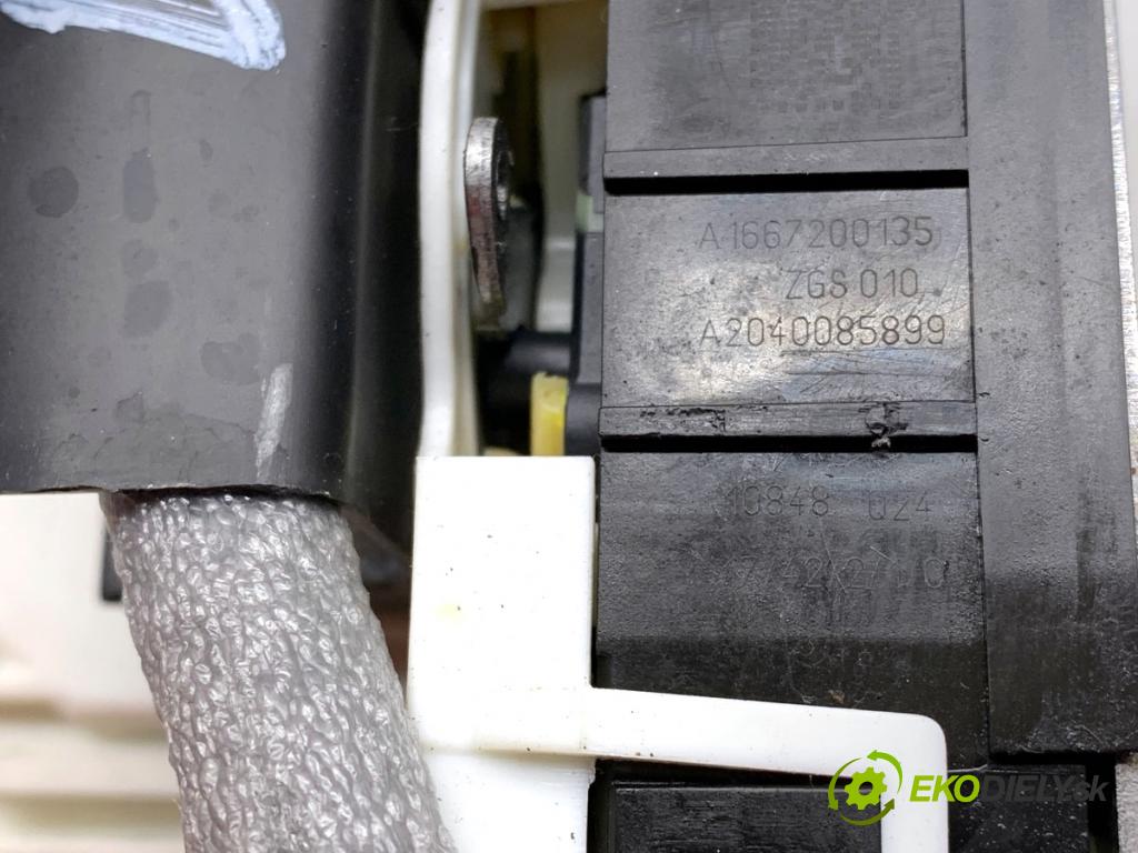 MERCEDES-BENZ KLASA GLA SUV 2017 100 kW GLA 200 CDI 4-matic (156.902) 2143 zámok Dvere ľavy predný 1667200135