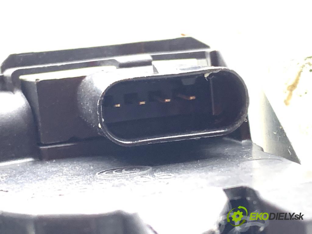 MERCEDES-BENZ KLASA GLA SUV 2017 100 kW GLA 200 CDI 4-matic (156.902) 2143 zámok dverí zad A0997400600