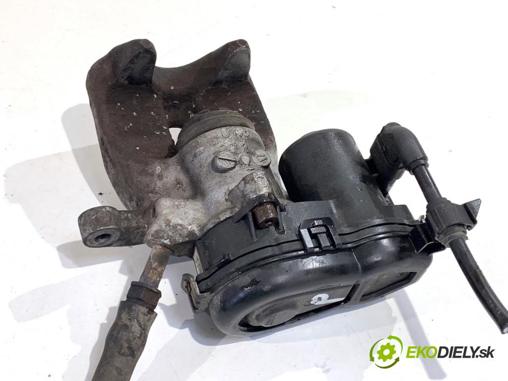 MERCEDES-BENZ KLASA GLA SUV 2017 100 kW GLA 200 CDI 4-matic (156.902) 2143 Brzdič strmeň pravy zad