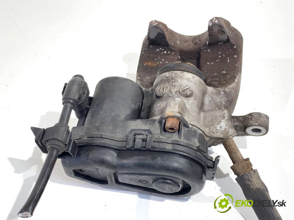 MERCEDES-BENZ KLASA GLA SUV 2017 100 kW GLA 200 CDI 4-matic (156.902) 2143 Brzdič strmeň ľavy zad