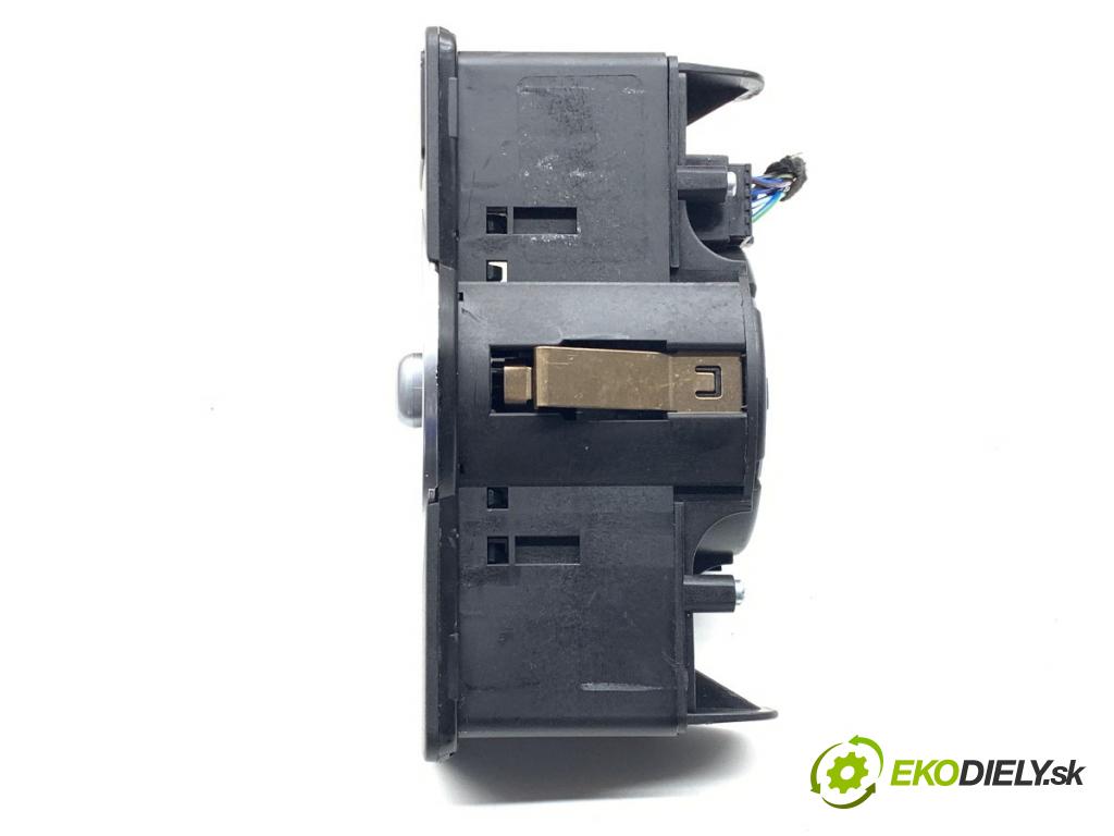 MERCEDES-BENZ KLASA GLA SUV 2017 100 kW GLA 200 CDI 4-matic (156.902) 2143 spínač světel