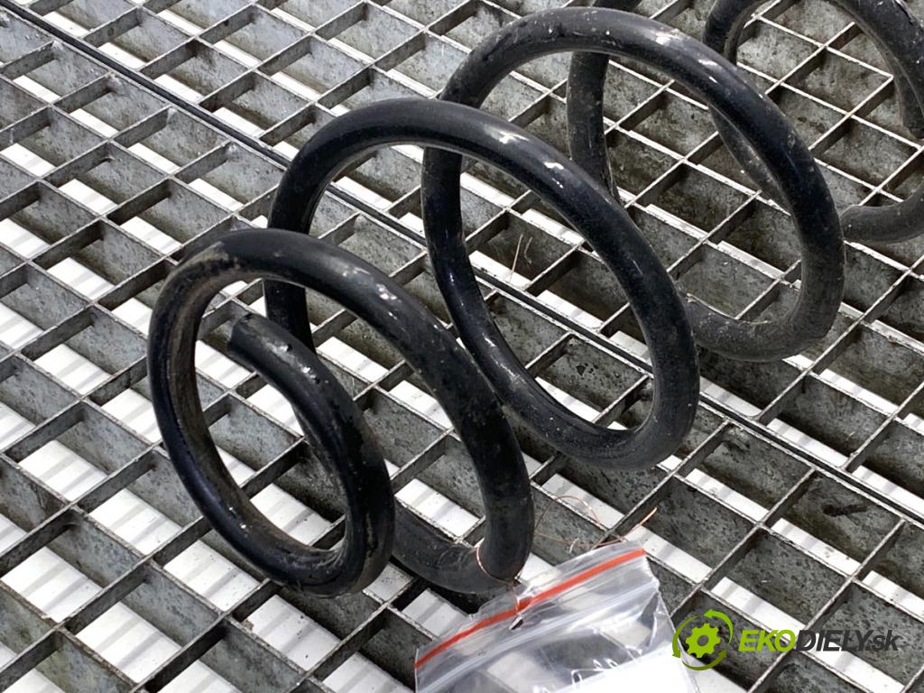 MERCEDES-BENZ KLASA GLA SUV 2017 100 kW GLA 200 CDI 4-matic (156.902) 2143 Pružina zad  (Kľučka dverí ostatné)