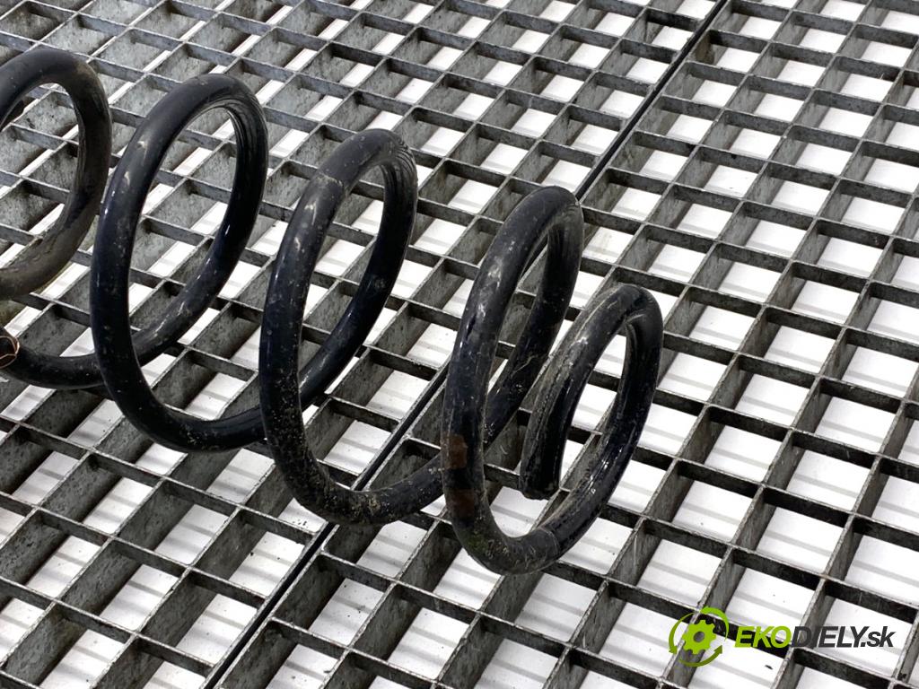 MERCEDES-BENZ KLASA GLA SUV 2017 100 kW GLA 200 CDI 4-matic (156.902) 2143 Pružina zad  (Kľučka dverí ostatné)