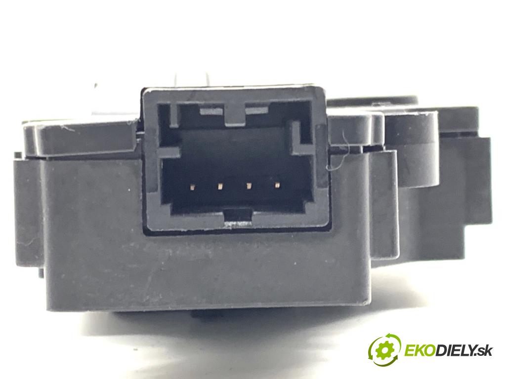 MERCEDES-BENZ KLASA GLA SUV 2017 100 kW GLA 200 CDI 4-matic (156.902) 2143 Motor kúrenia CZ113930