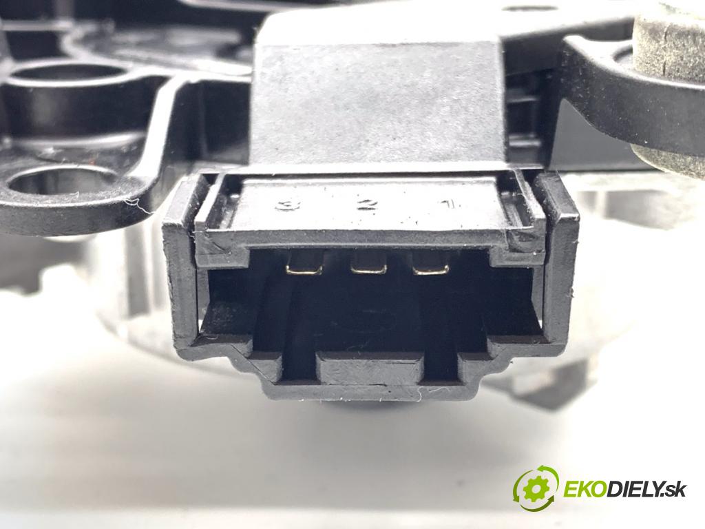 MERCEDES-BENZ KLASA GLA SUV 2017 100 kW GLA 200 CDI 4-matic (156.902) 2143 Motor stieračov zad A1569068200