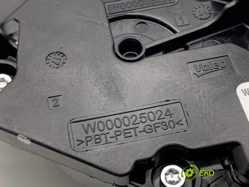 MERCEDES-BENZ KLASA GLA SUV 2017 100 kW GLA 200 CDI 4-matic (156.902) 2143 Motor stieračov zad A1569068200