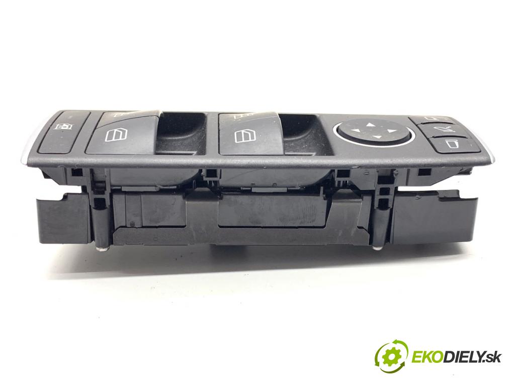 MERCEDES-BENZ KLASA GLA SUV 2017 100 kW GLA 200 CDI 4-matic (156.902) 2143 Prepínač okien A1669054400 (Prepínacie páčky pod volantom)