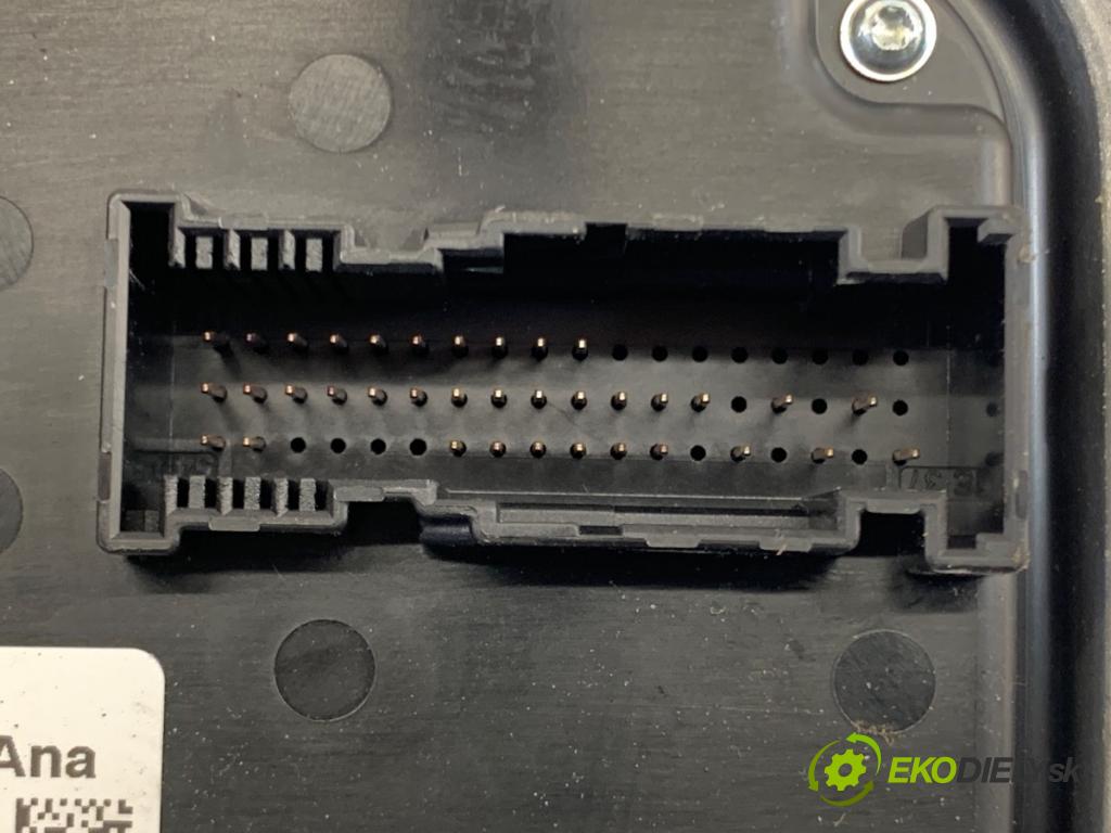 MERCEDES-BENZ KLASA GLA SUV 2017 100 kW GLA 200 CDI 4-matic (156.902) 2143 Menič PLNÉ: LED A1769004104