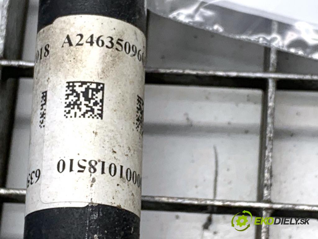 MERCEDES-BENZ KLASA GLA SUV 2017 100 kW GLA 200 CDI 4-matic (156.902) 2143 Poloos pravy zad A2463509600