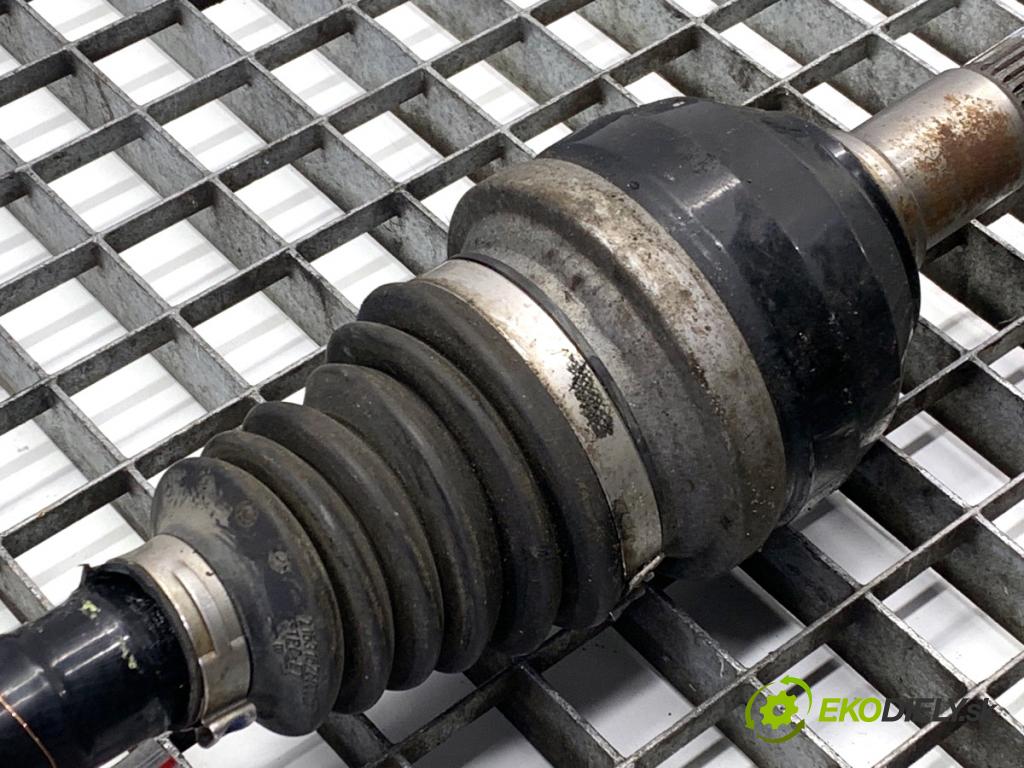 MERCEDES-BENZ KLASA GLA SUV 2017 100 kW GLA 200 CDI 4-matic (156.902) 2143 poloos levý přední část 2463301601