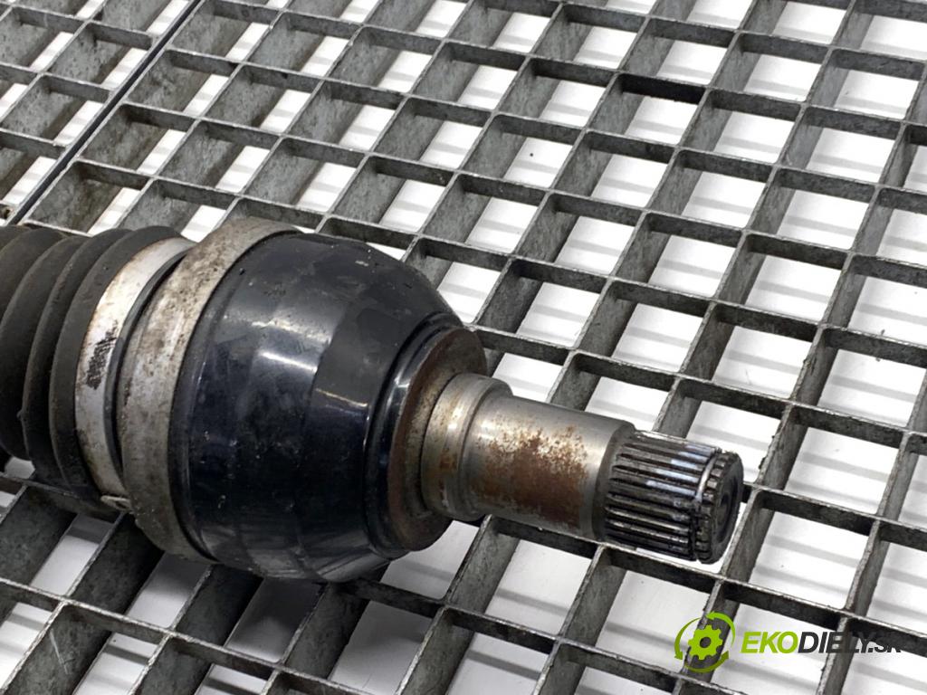 MERCEDES-BENZ KLASA GLA SUV 2017 100 kW GLA 200 CDI 4-matic (156.902) 2143 poloos levý přední část 2463301601