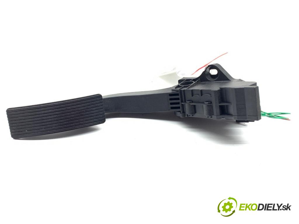 MERCEDES-BENZ KLASA GLA SUV 2017 100 kW GLA 200 CDI 4-matic (156.902) 2143 Potenciometer plynu A2463001404 (Potenciometer plynového pedálu)