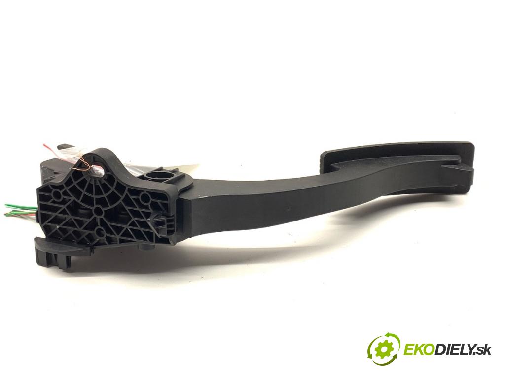 MERCEDES-BENZ KLASA GLA SUV 2017 100 kW GLA 200 CDI 4-matic (156.902) 2143 Potenciometer plynu A2463001404 (Potenciometer plynového pedálu)