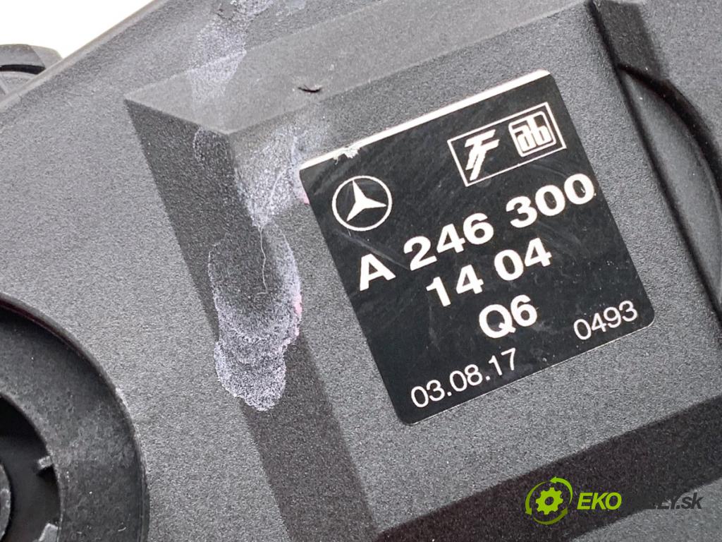 MERCEDES-BENZ KLASA GLA SUV 2017 100 kW GLA 200 CDI 4-matic (156.902) 2143 potenciometr plynového pedálu A2463001404 (Potenciometr plynového pedálu)