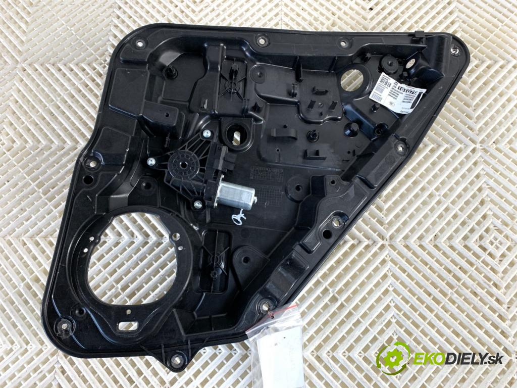 MERCEDES-BENZ KLASA GLA SUV 2017 100 kW GLA 200 CDI 4-matic (156.902) 2143 mechanismus okna pravý zadní část 