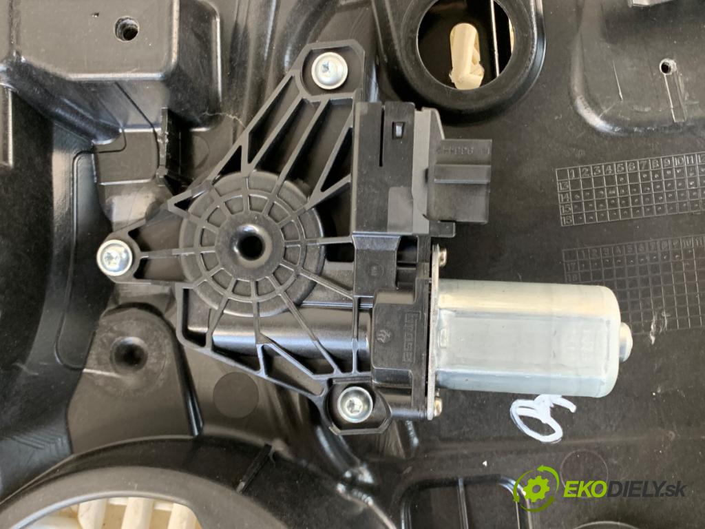 MERCEDES-BENZ KLASA GLA SUV 2017 100 kW GLA 200 CDI 4-matic (156.902) 2143 Mechanizmus okna pravy zad