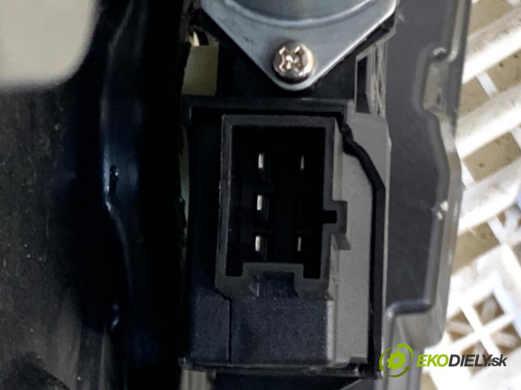 MERCEDES-BENZ KLASA GLA SUV 2017 100 kW GLA 200 CDI 4-matic (156.902) 2143 Mechanizmus okna pravy zad