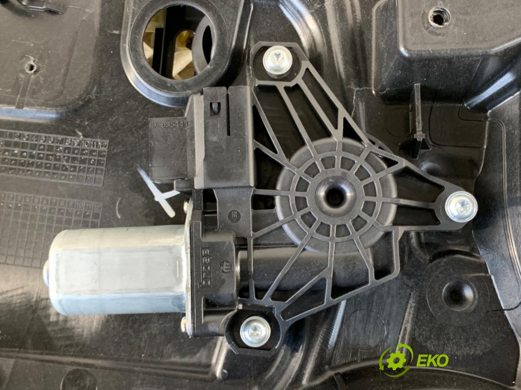 MERCEDES-BENZ KLASA GLA SUV 2017 100 kW GLA 200 CDI 4-matic (156.902) 2143 Mechanizmus okna ľavy zad