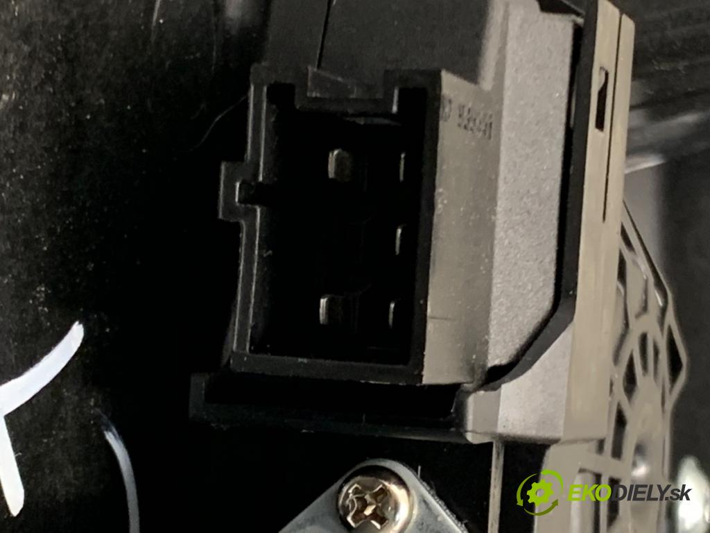 MERCEDES-BENZ KLASA GLA SUV 2017 100 kW GLA 200 CDI 4-matic (156.902) 2143 Mechanizmus okna ľavy zad