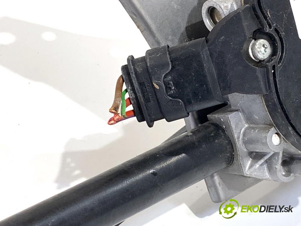 MERCEDES-BENZ KLASA GLA SUV 2017 100 kW GLA 200 CDI 4-matic (156.902) 2143 Mechanizmus stieračov predný A1769061800 (Motorček stieračov predný)