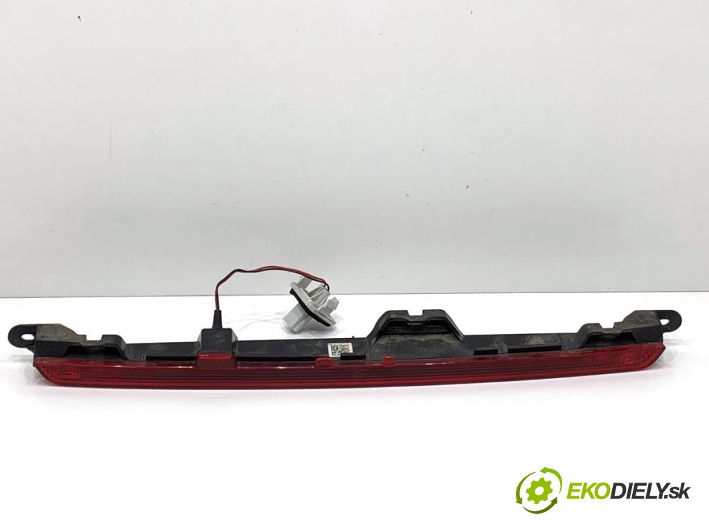 MERCEDES-BENZ KLASA GLA SUV 2017 100 kW GLA 200 CDI 4-matic (156.902) 2143 Svetlo brzdových svetiel A1569069600