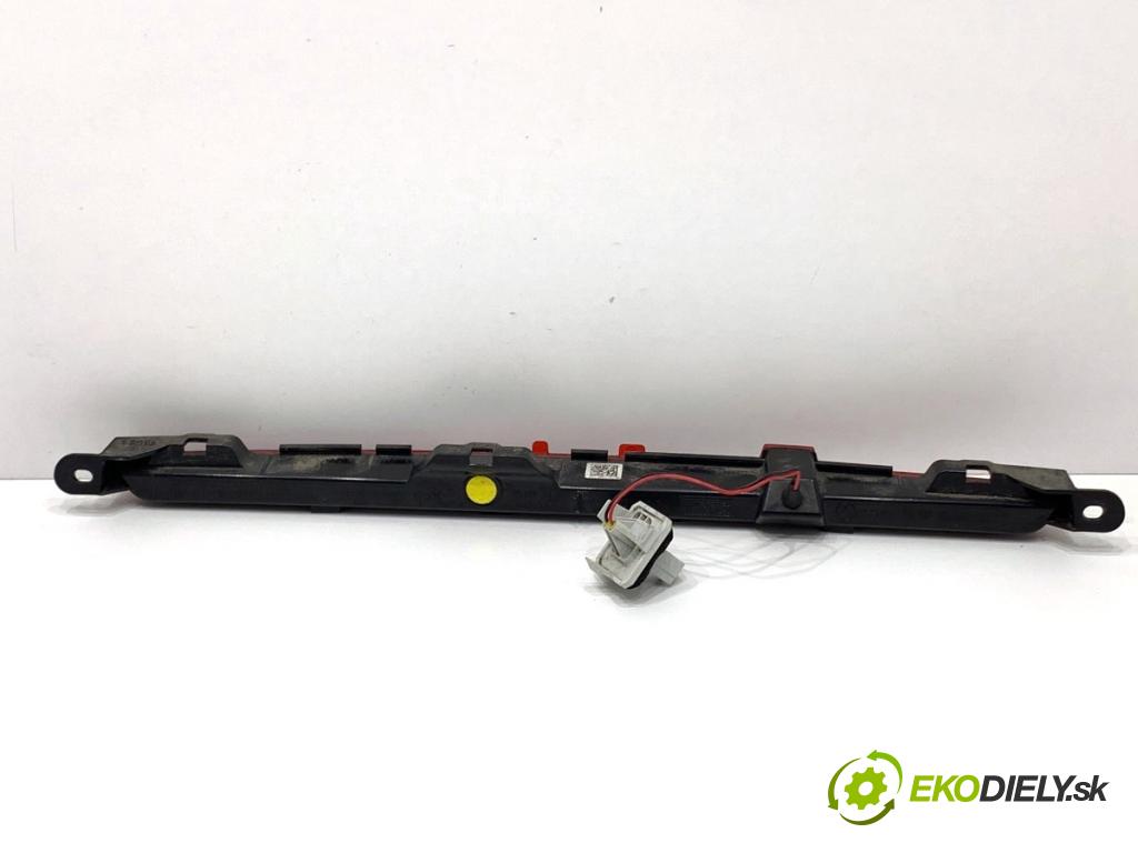 MERCEDES-BENZ KLASA GLA SUV 2017 100 kW GLA 200 CDI 4-matic (156.902) 2143 Svetlo brzdových svetiel A1569069600