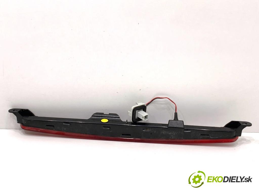 MERCEDES-BENZ KLASA GLA SUV 2017 100 kW GLA 200 CDI 4-matic (156.902) 2143 Svetlo brzdových svetiel A1569069600