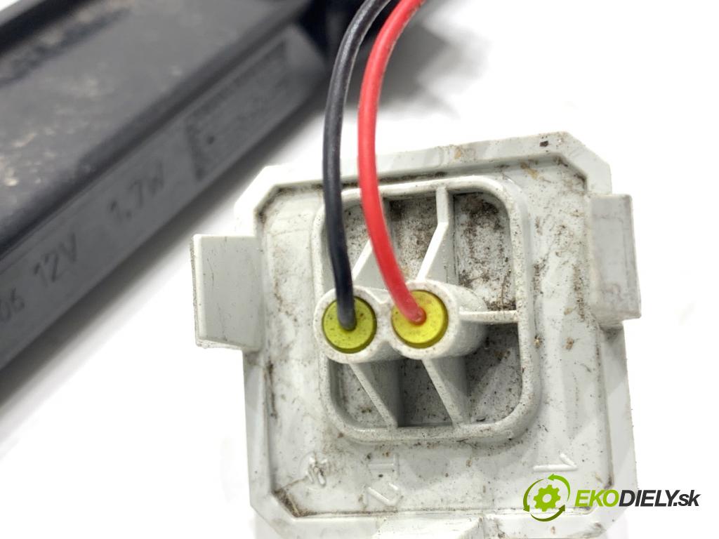 MERCEDES-BENZ KLASA GLA SUV 2017 100 kW GLA 200 CDI 4-matic (156.902) 2143 Svetlo brzdových svetiel A1569069600