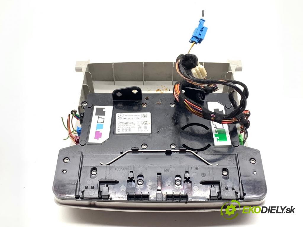 MERCEDES-BENZ KLASA GLA SUV 2017 100 kW GLA 200 CDI 4-matic (156.902) 2143 Svetlo stropné A0009004408