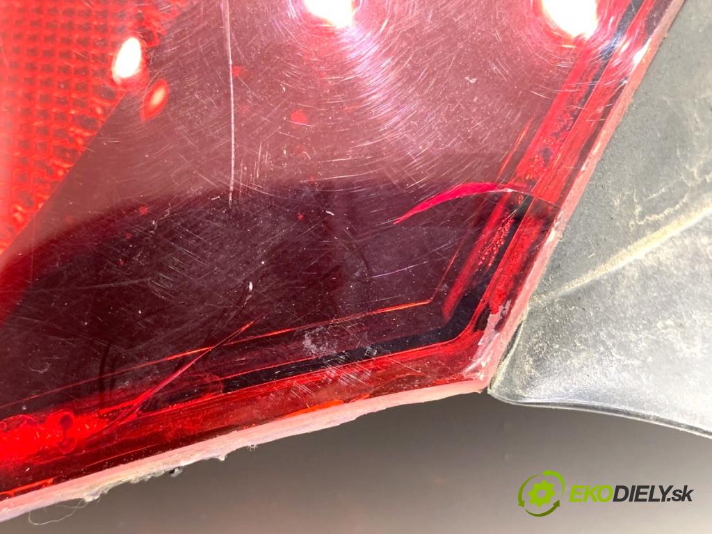 MERCEDES-BENZ KLASA GLA SUV 2017 100 kW GLA 200 CDI 4-matic (156.902) 2143 Svetlo pravy zad A1569068400