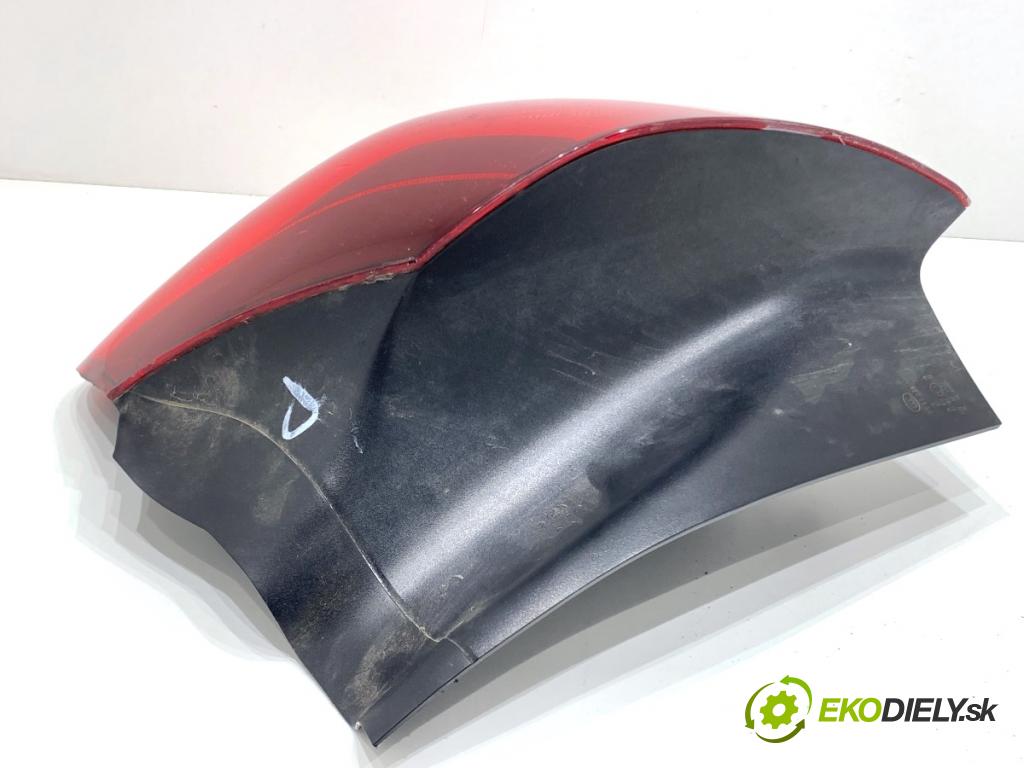 MERCEDES-BENZ KLASA GLA SUV 2017 100 kW GLA 200 CDI 4-matic (156.902) 2143 Svetlo pravy zad A1569068400