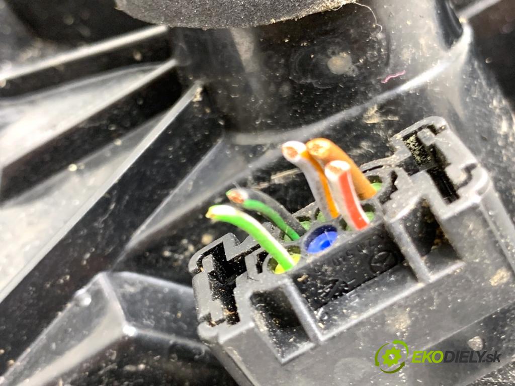 MERCEDES-BENZ KLASA GLA SUV 2017 100 kW GLA 200 CDI 4-matic (156.902) 2143 Svetlo pravy zad A1569068400