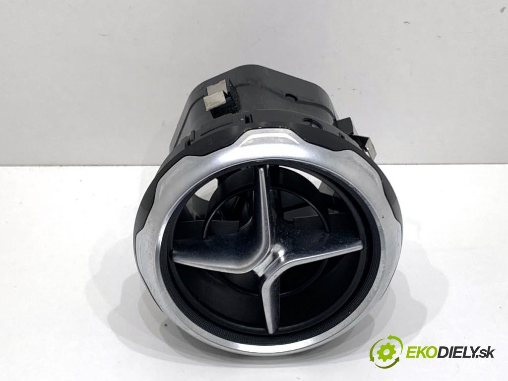 MERCEDES-BENZ KLASA GLA SUV 2017 100 kW GLA 200 CDI 4-matic (156.902) 2143 Mriežky kúrenia predný A1568300100