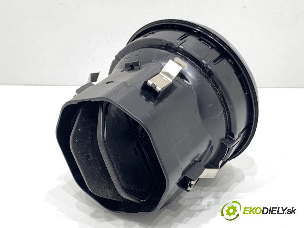 MERCEDES-BENZ KLASA GLA SUV 2017 100 kW GLA 200 CDI 4-matic (156.902) 2143 Mriežky kúrenia predný A1568300100